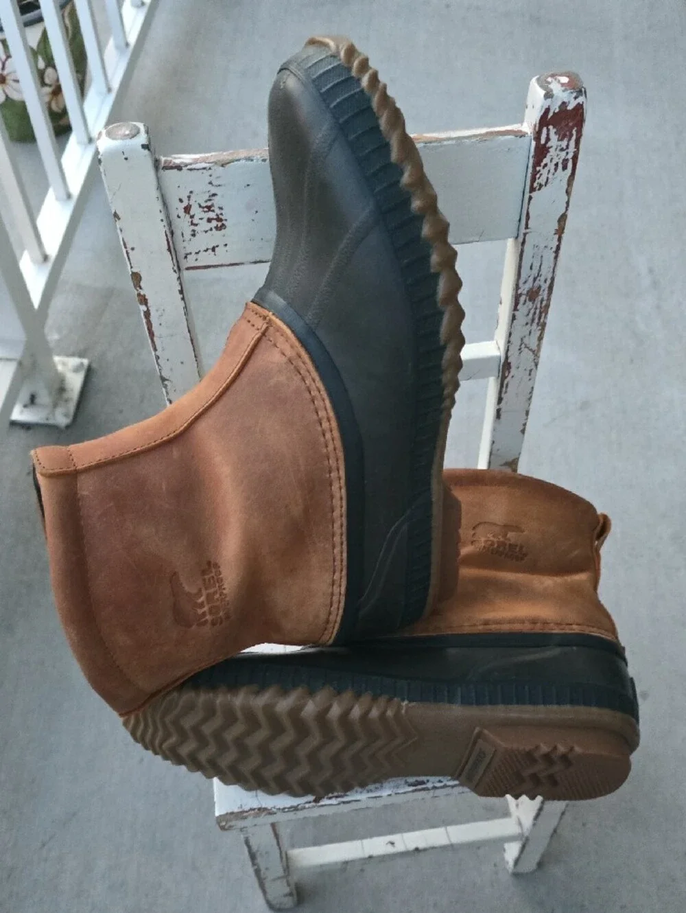 Sorel Men's Cheyanne Premium Tan Leather & Black Rubber Short Winter Boots 9